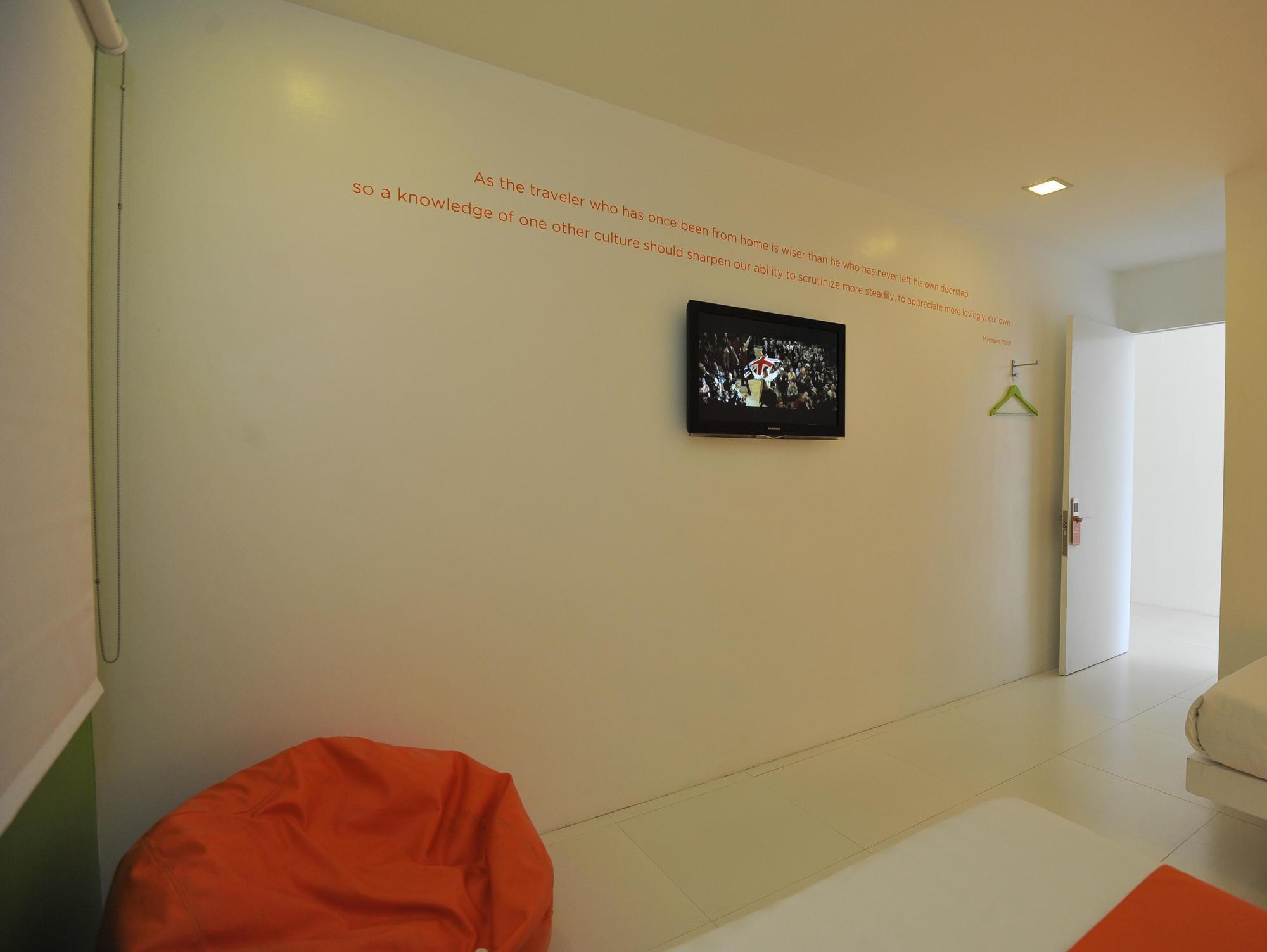 Islands Stay Hotels - Uptown Cebu Екстер'єр фото