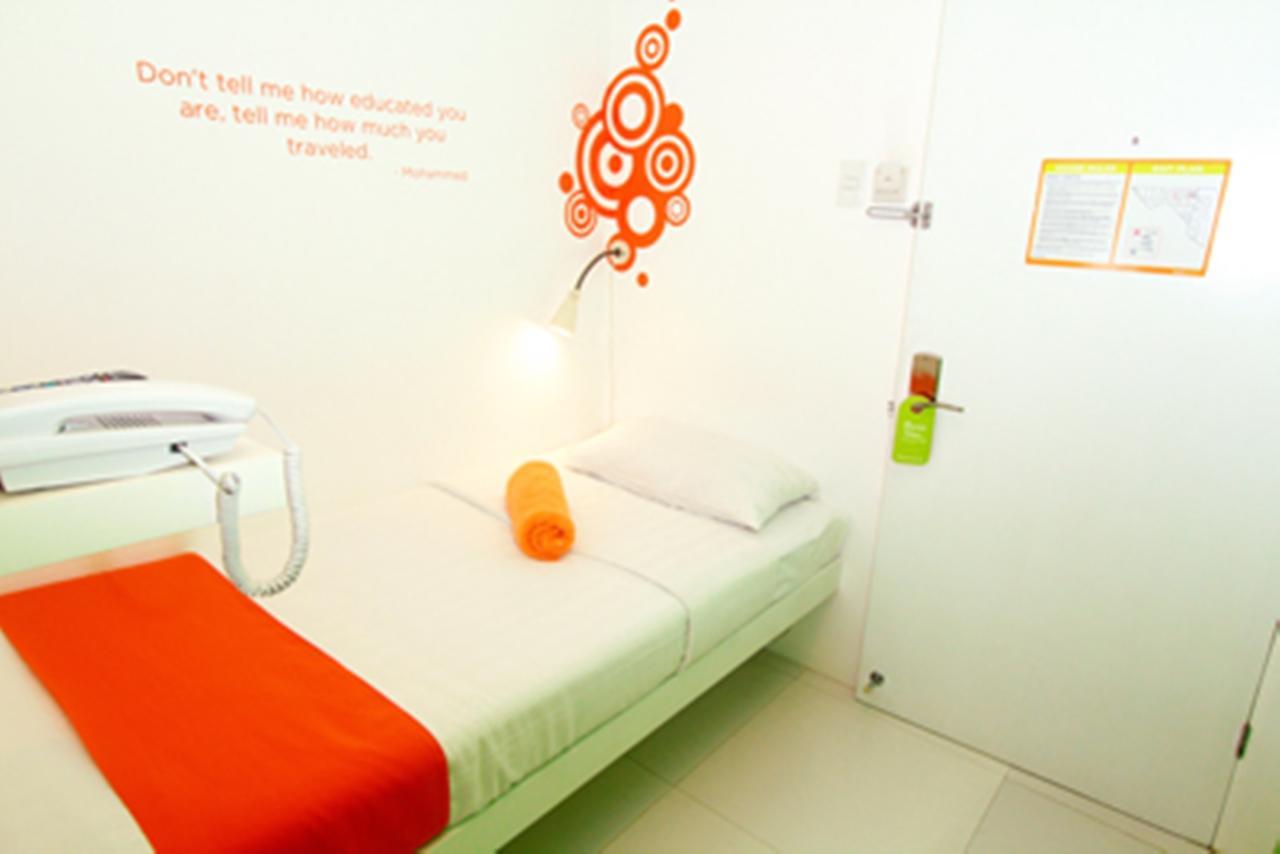 Islands Stay Hotels - Uptown Cebu Екстер'єр фото