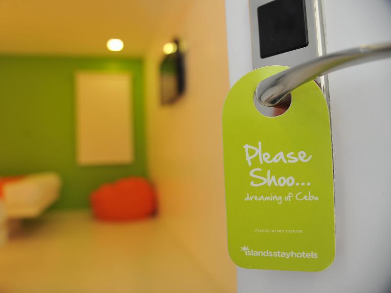 Islands Stay Hotels - Uptown Cebu Екстер'єр фото