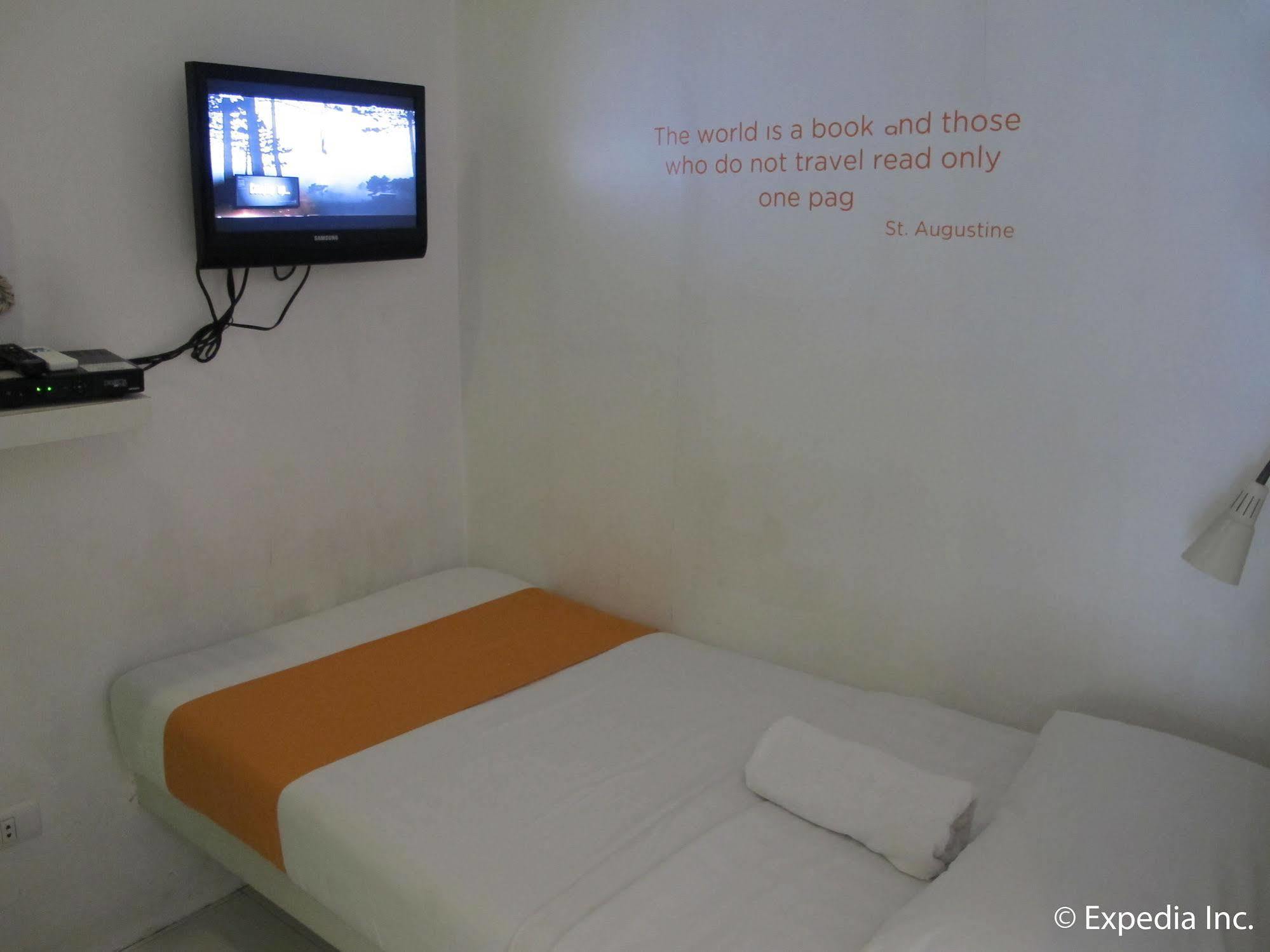 Islands Stay Hotels - Uptown Cebu Екстер'єр фото
