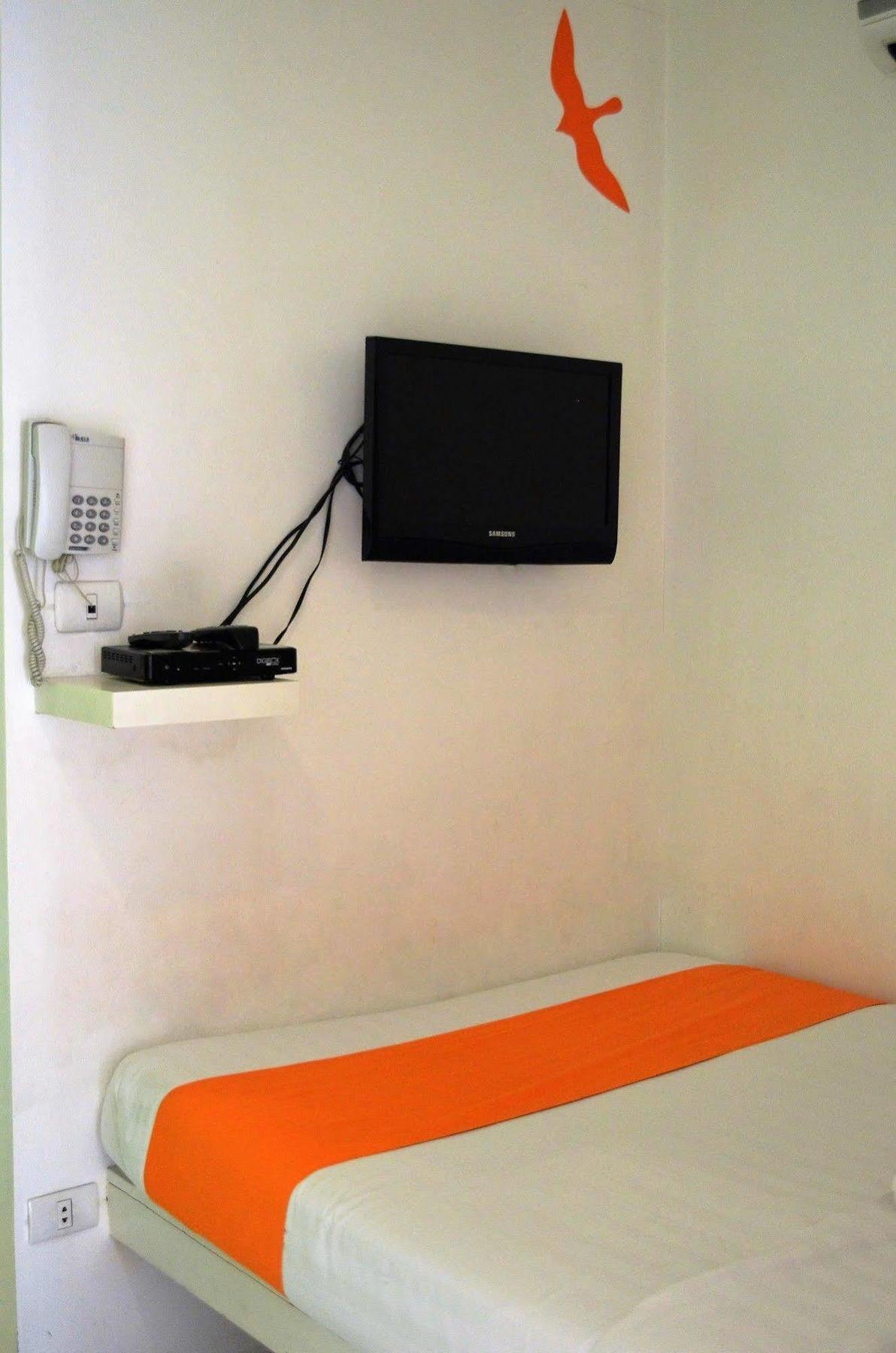 Islands Stay Hotels - Uptown Cebu Екстер'єр фото