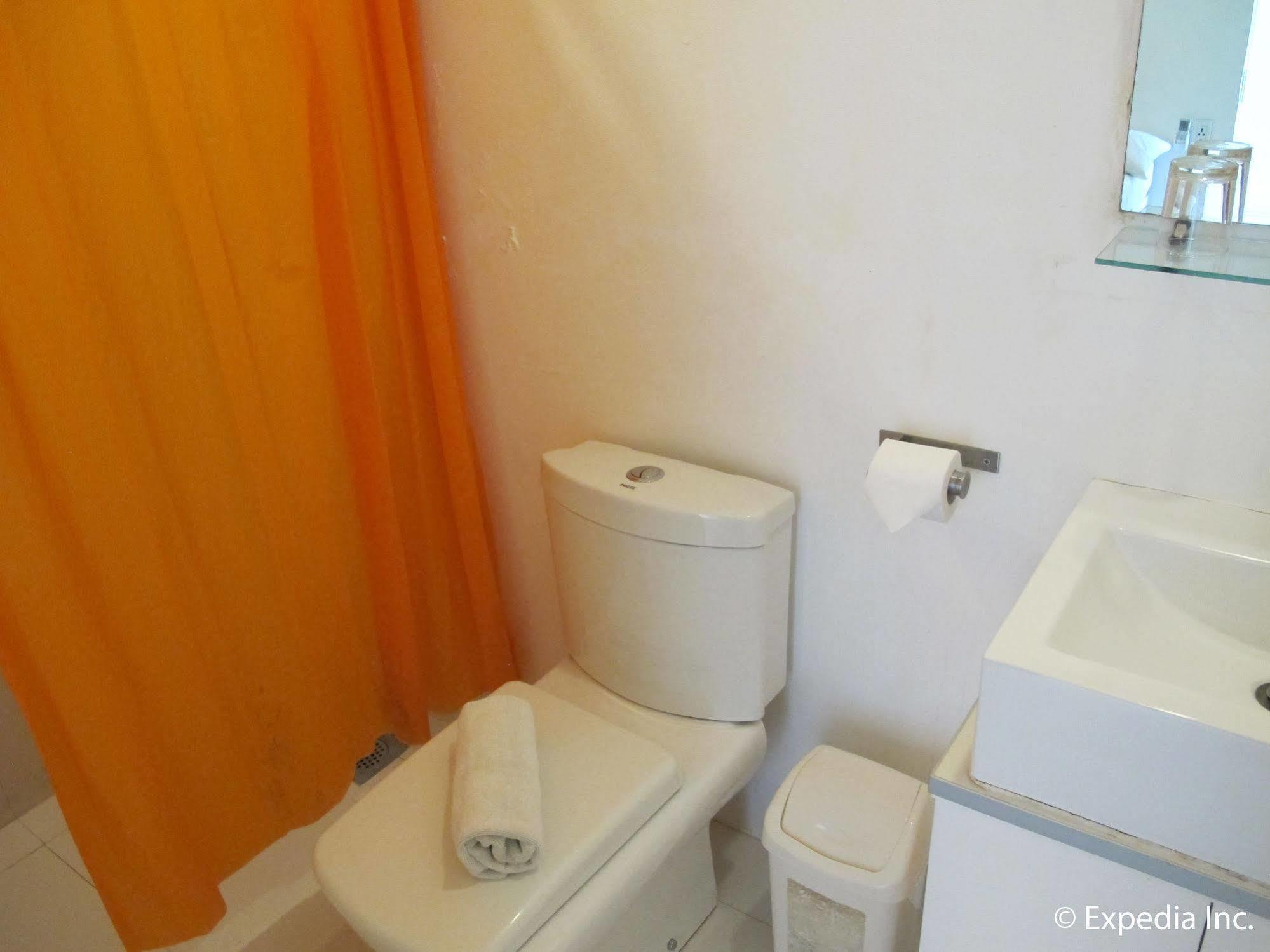Islands Stay Hotels - Uptown Cebu Екстер'єр фото