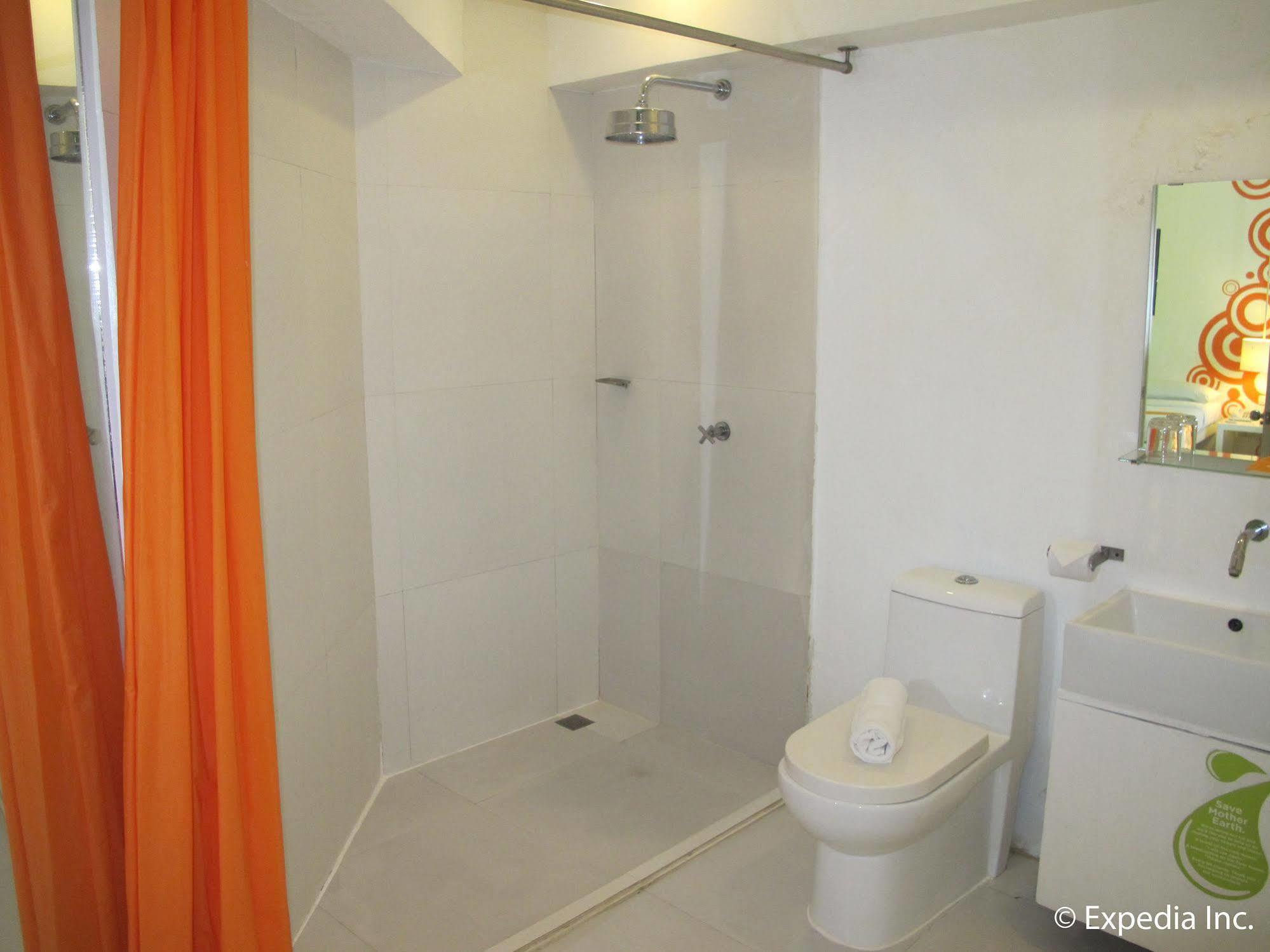 Islands Stay Hotels - Uptown Cebu Екстер'єр фото