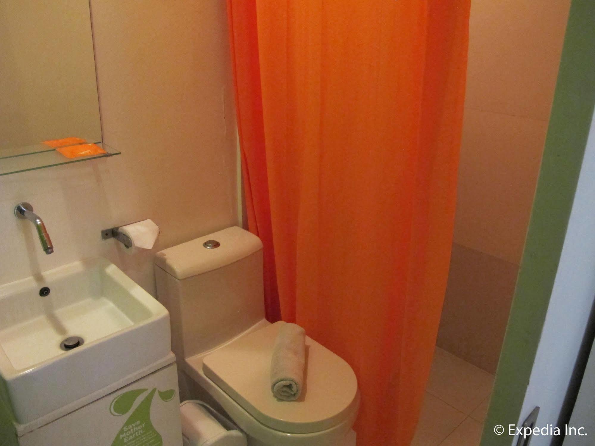 Islands Stay Hotels - Uptown Cebu Екстер'єр фото