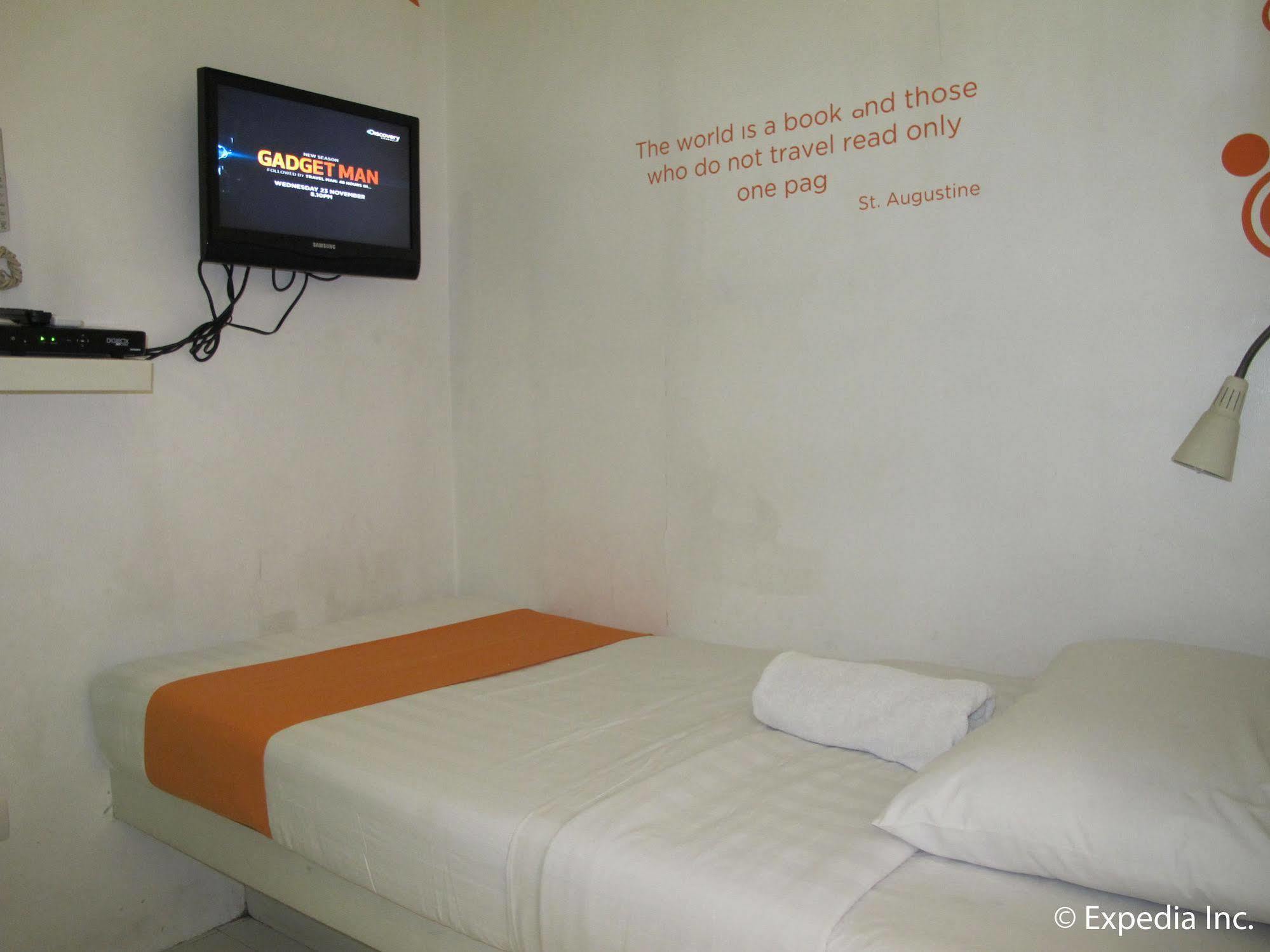 Islands Stay Hotels - Uptown Cebu Екстер'єр фото