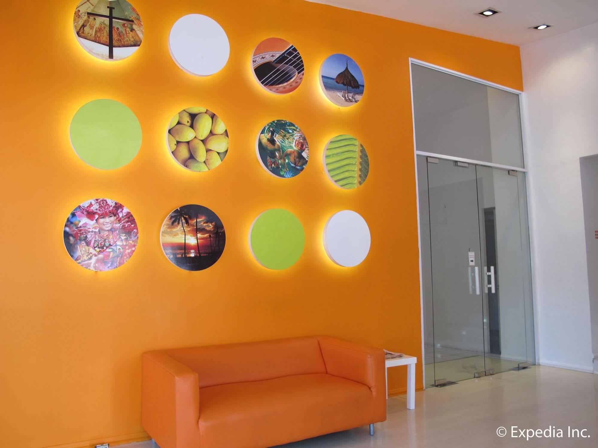 Islands Stay Hotels - Uptown Cebu Екстер'єр фото